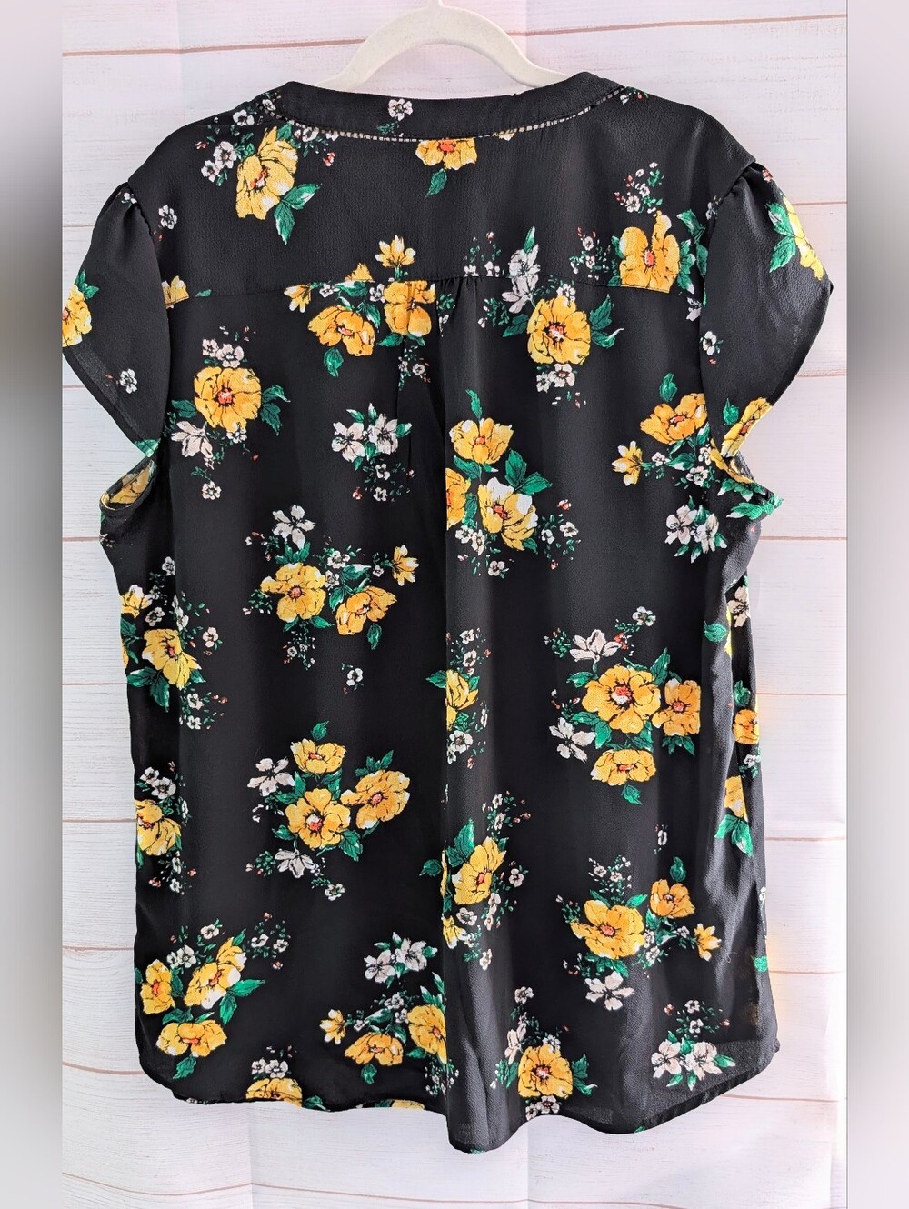 Mandee Black W/ Yellow 💛 Floral Blouse with Yellow and Green Bloom Plus Size 1x - Picture 2 of 7